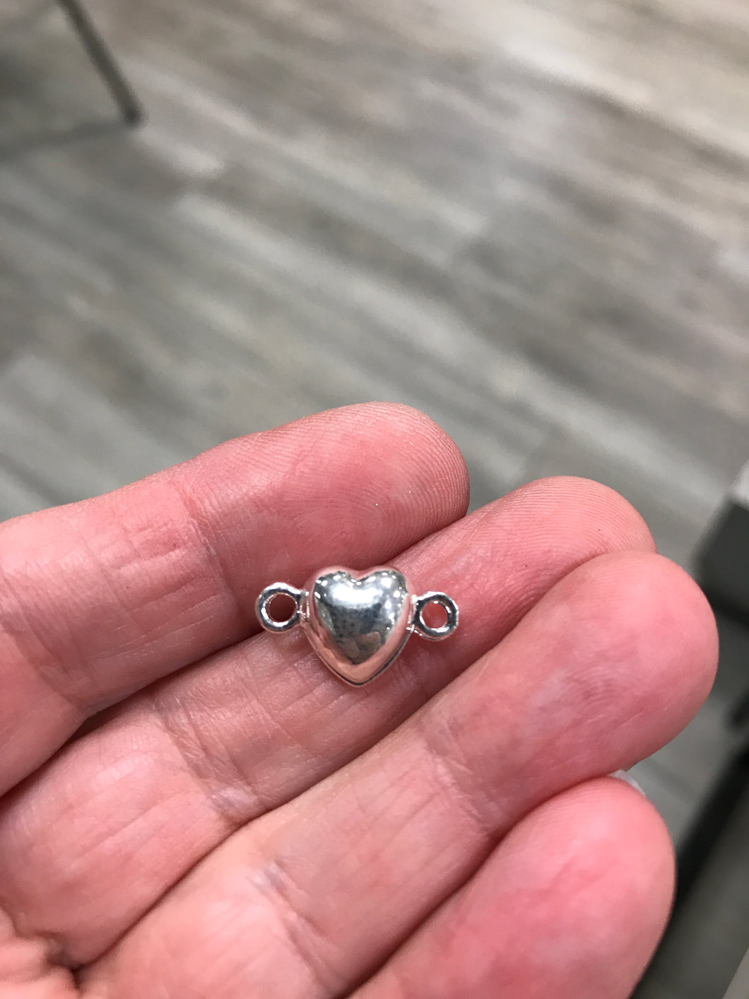 MAGNETIC CLASP HEART