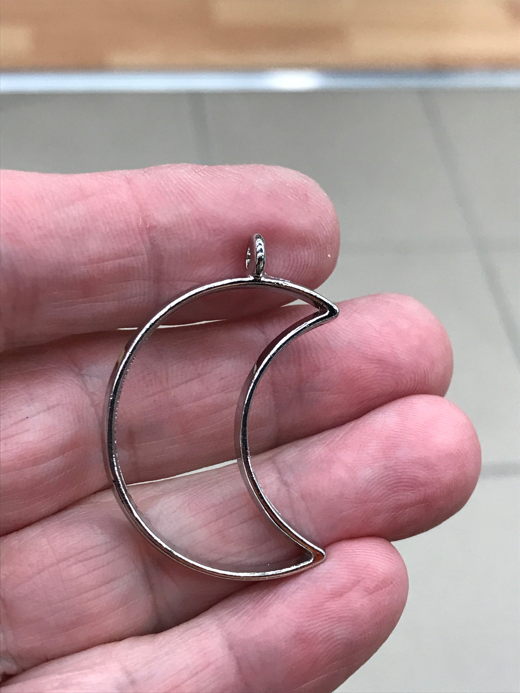 OPEN BACK PENDANT MOON